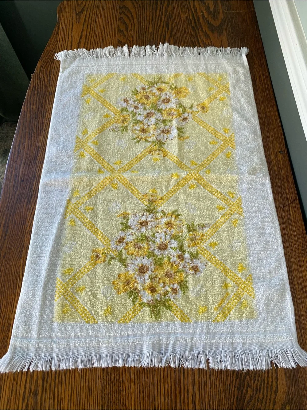 Vintage MCM Mid Century Yellow White Floral Daisy Hand Towel